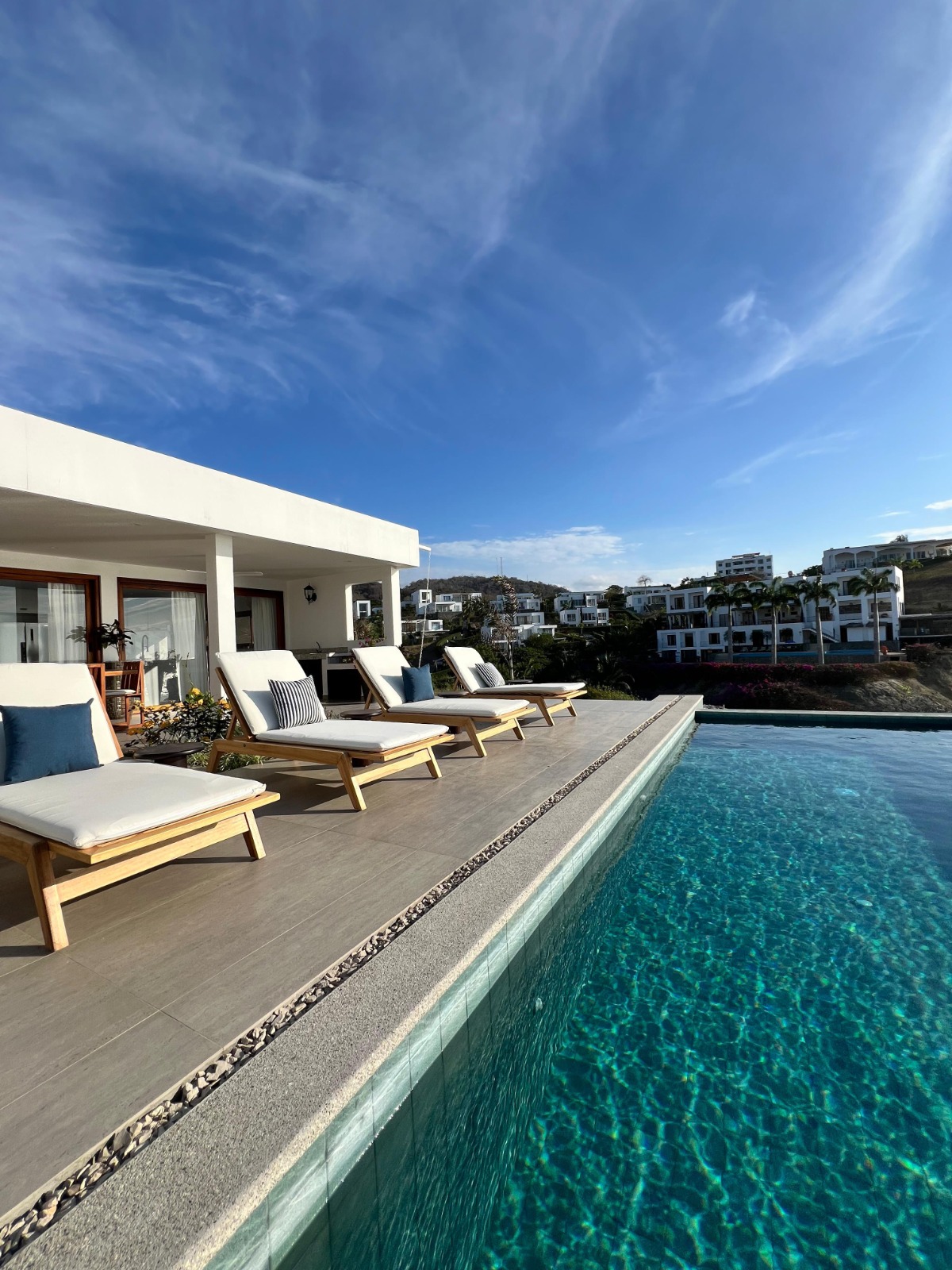 Amanecer en Jama Campay frente al mar